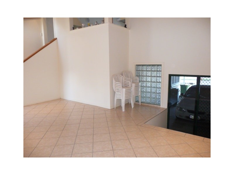 8 Oyster Parade, Tin Can Bay QLD 4580
