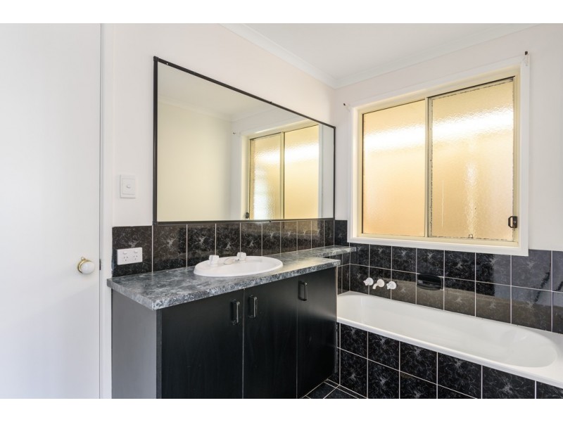 4 PINTA COURT, Cooloola Cove QLD 4580