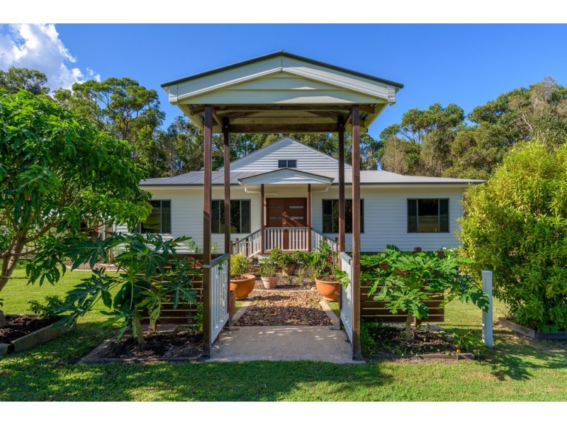 7 INVESTIGATOR AVENUE, Cooloola Cove QLD 4580