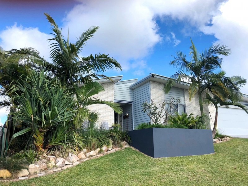 18 LOMANDRA AVENUE, Cooloola Cove QLD 4580