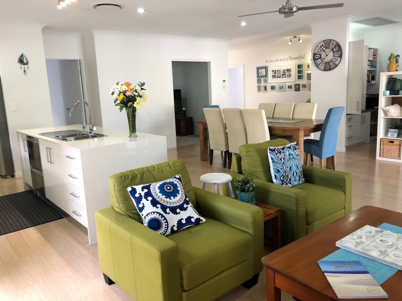 18 LOMANDRA AVENUE, Cooloola Cove QLD 4580