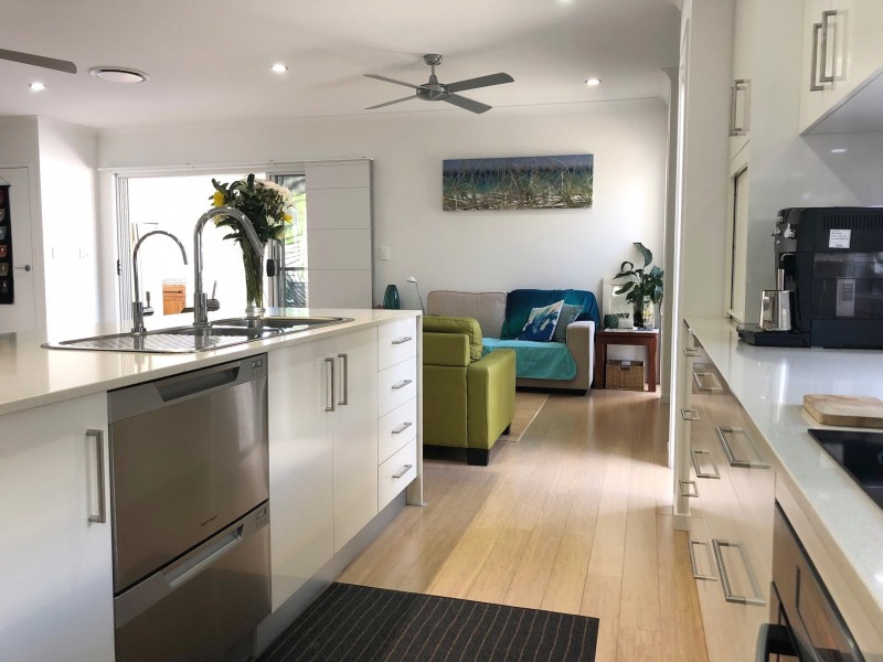 18 LOMANDRA AVENUE, Cooloola Cove QLD 4580