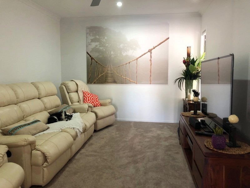 18 LOMANDRA AVENUE, Cooloola Cove QLD 4580