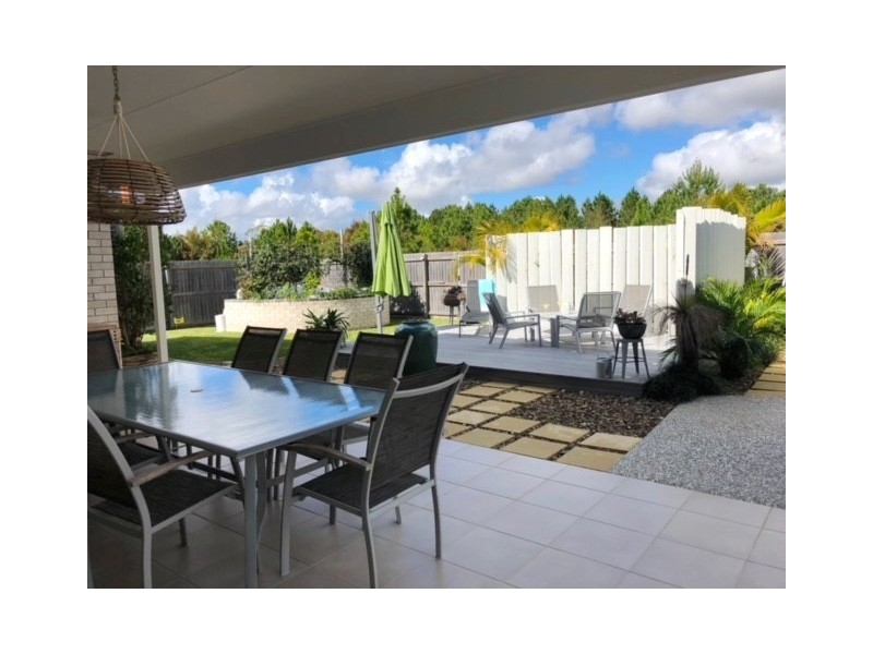 18 LOMANDRA AVENUE, Cooloola Cove QLD 4580