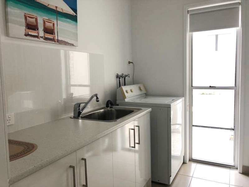 18 LOMANDRA AVENUE, Cooloola Cove QLD 4580