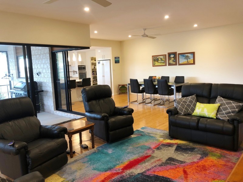 18 ENVIRONS AVENUE, Cooloola Cove QLD 4580