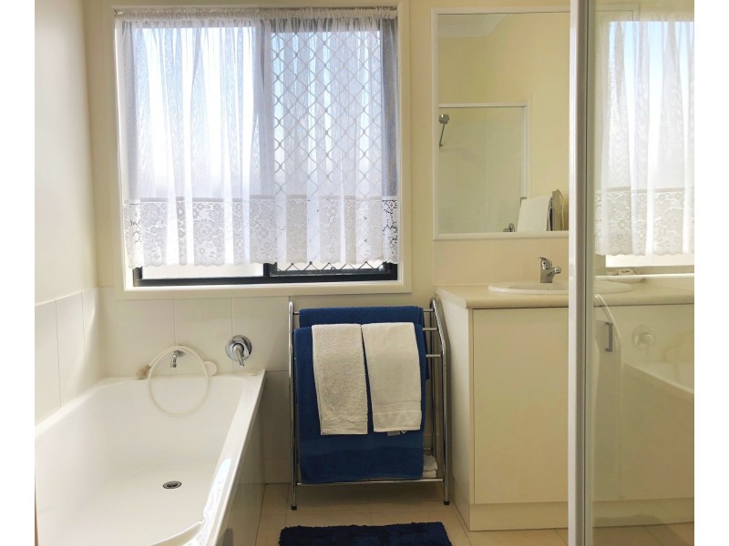 18 ENVIRONS AVENUE, Cooloola Cove QLD 4580