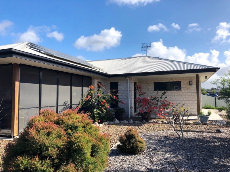 18 ENVIRONS AVENUE, Cooloola Cove QLD 4580