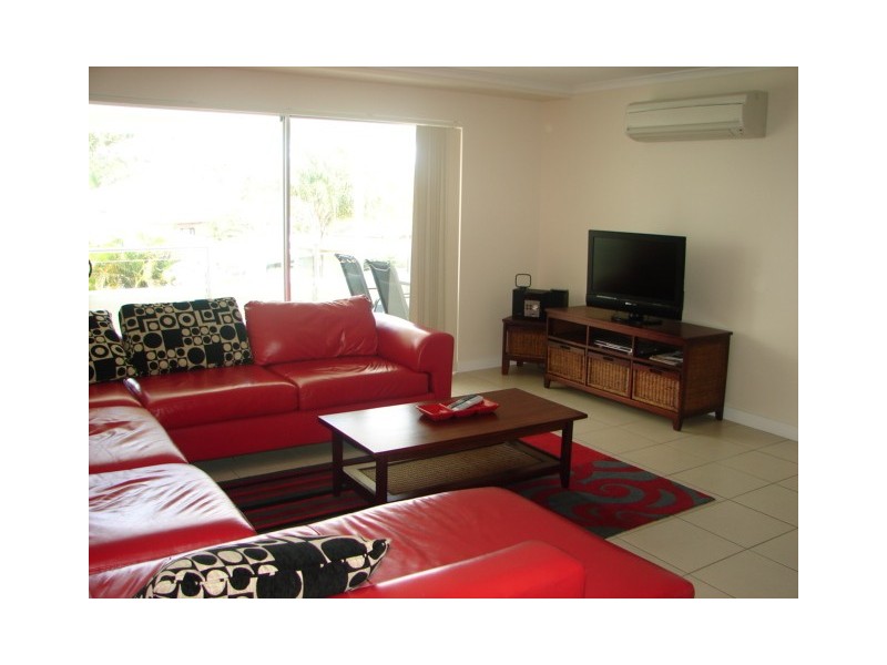 Unit 2, 6 Gympie Rd, Tin Can Bay QLD 4580