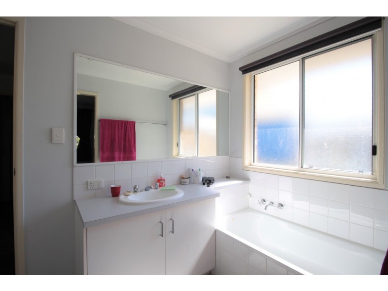 9 Sarawak Court, Tin Can Bay QLD 4580