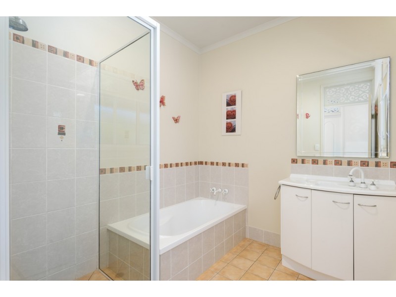 6 BEATTIE COURT, Tin Can Bay QLD 4580