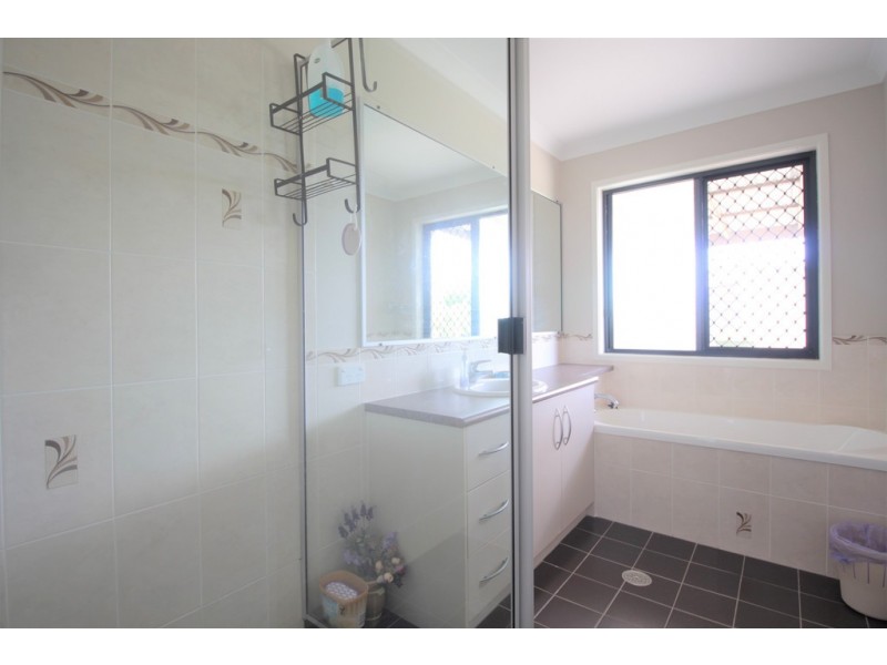 36 Creekside Esplanade, Cooloola Cove QLD 4580