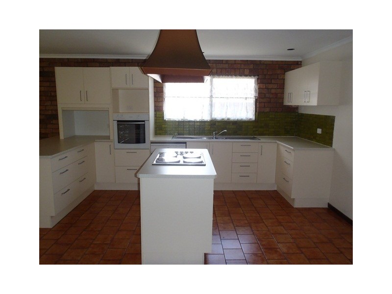 16 Gympie Road, Tin Can Bay QLD 4580