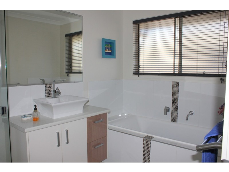 34 Tuna Way, Tin Can Bay QLD 4580