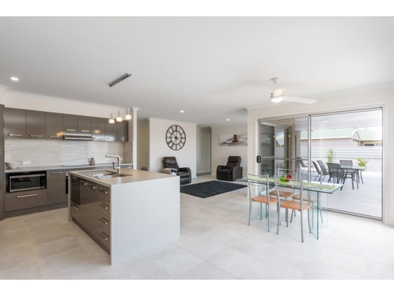 27 Banksia Avenue, Tin Can Bay QLD 4580