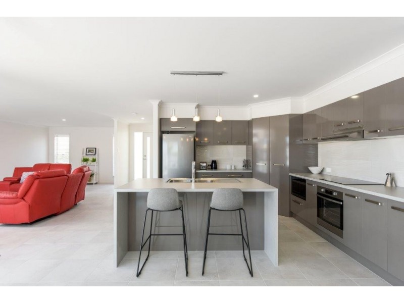 27 Banksia Avenue, Tin Can Bay QLD 4580