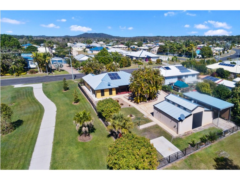 33 GOLDEN HIND AVENUE, Cooloola Cove QLD 4580