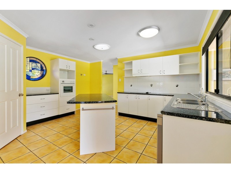 33 GOLDEN HIND AVENUE, Cooloola Cove QLD 4580