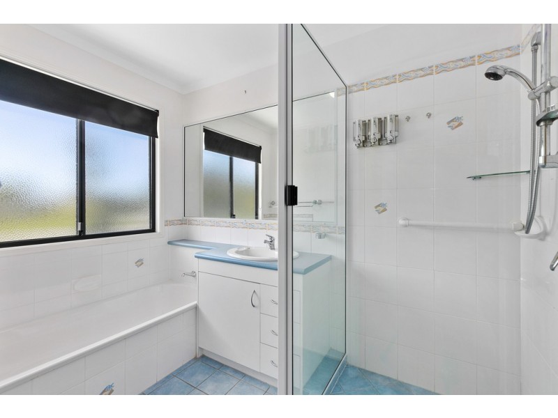 33 GOLDEN HIND AVENUE, Cooloola Cove QLD 4580