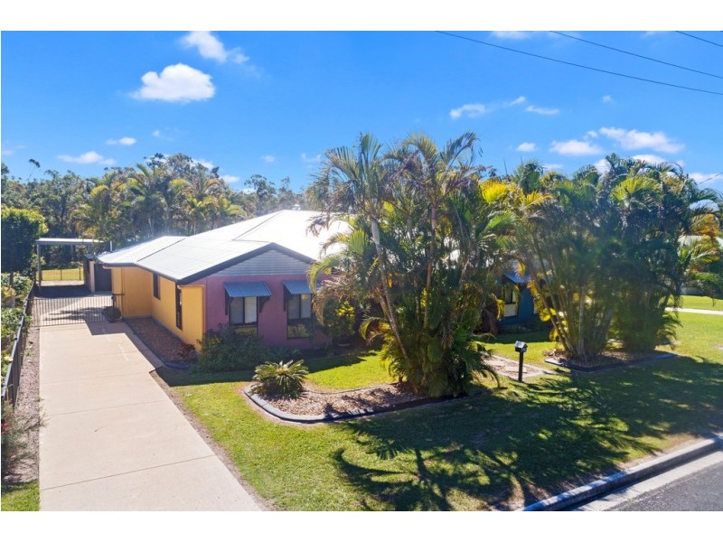 33 GOLDEN HIND AVENUE, Cooloola Cove QLD 4580