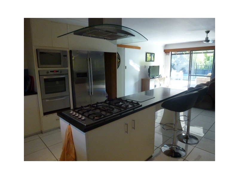 6 Ironside Court, Cooloola Cove QLD 4580