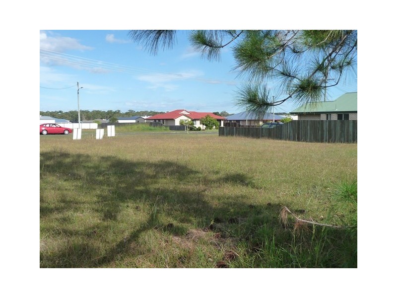 37 Canberra, Cooloola Cove QLD 4580