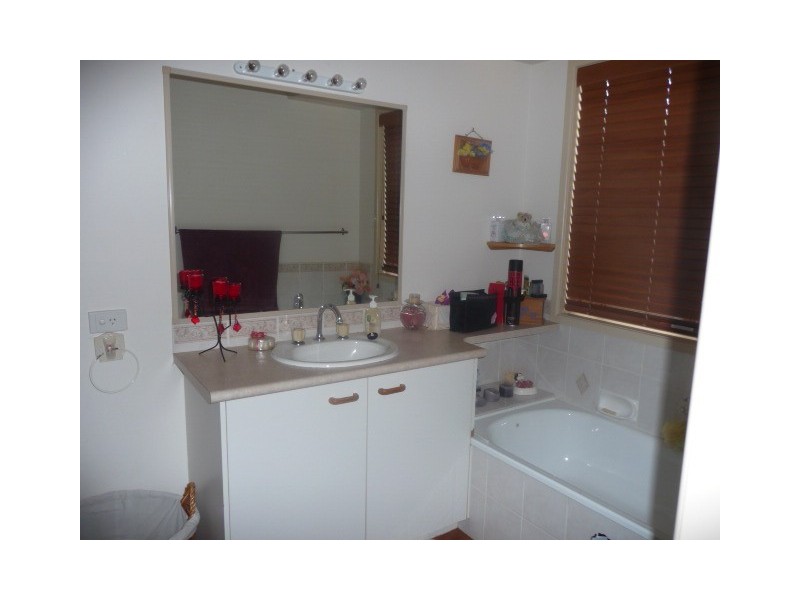 5 Challenger Ct, Cooloola Cove QLD 4580