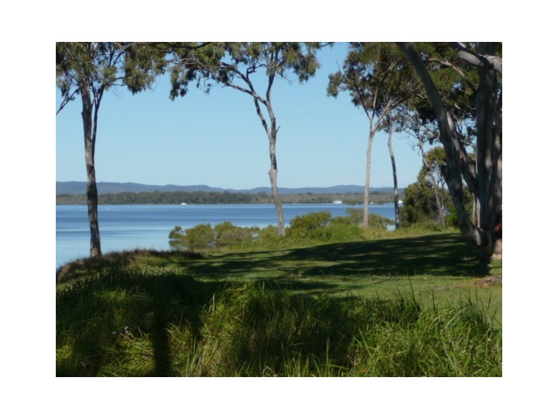6 Gympie Road, Tin Can Bay QLD 4580