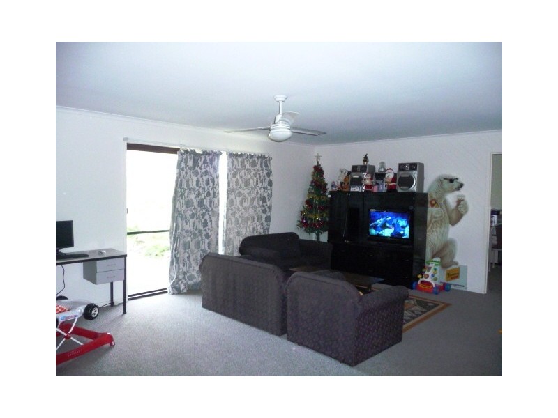 102 Gympie Rd, Tin Can Bay QLD 4580