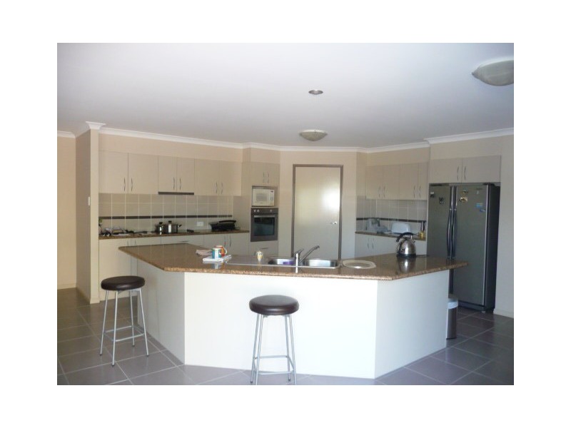 40 Tailor St, Tin Can Bay QLD 4580
