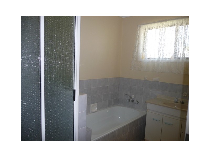 11 Salmon St, Tin Can Bay QLD 4580