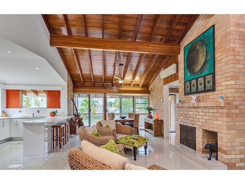 2 Oyster Pde, Tin Can Bay QLD 4580