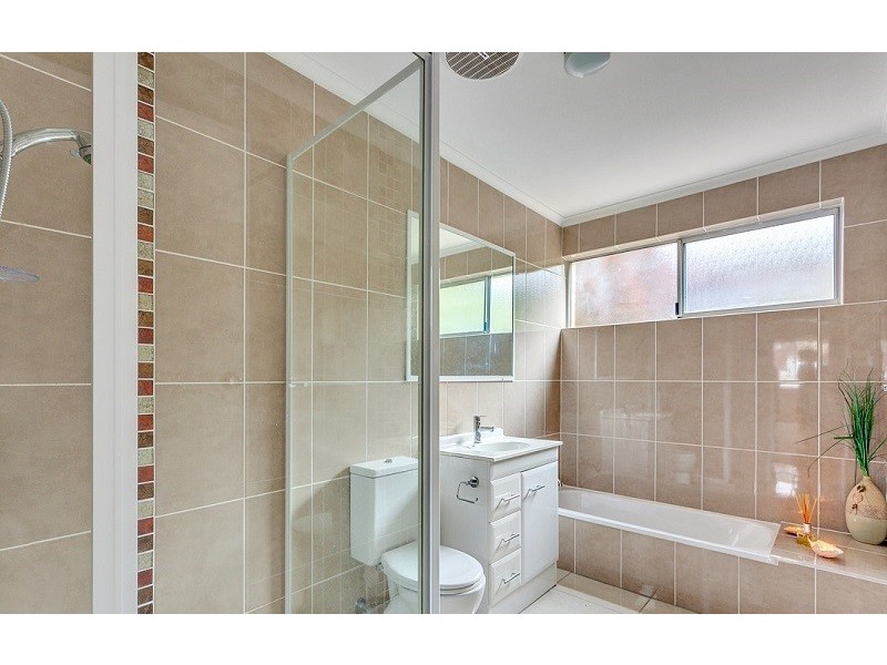 2 Oyster Pde, Tin Can Bay QLD 4580