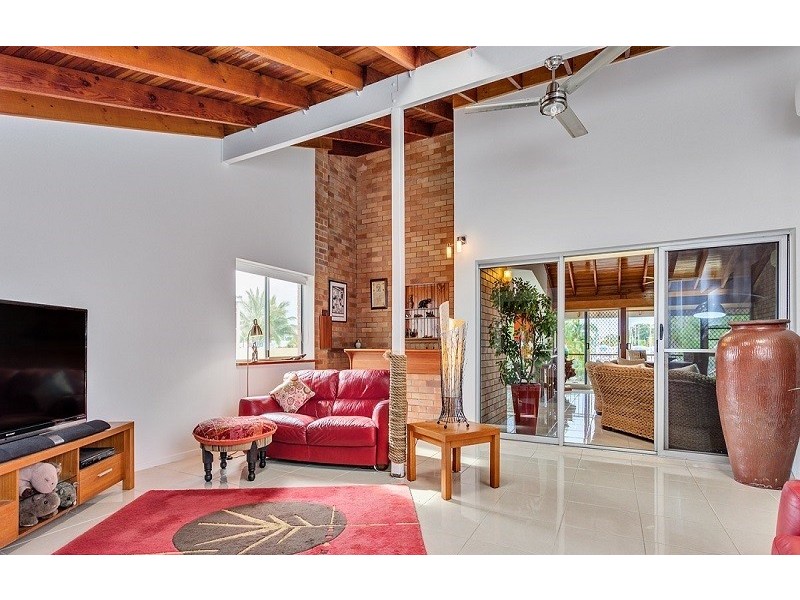 2 Oyster Pde, Tin Can Bay QLD 4580
