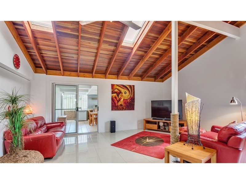 2 Oyster Pde, Tin Can Bay QLD 4580