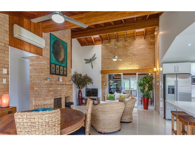 2 Oyster Pde, Tin Can Bay QLD 4580