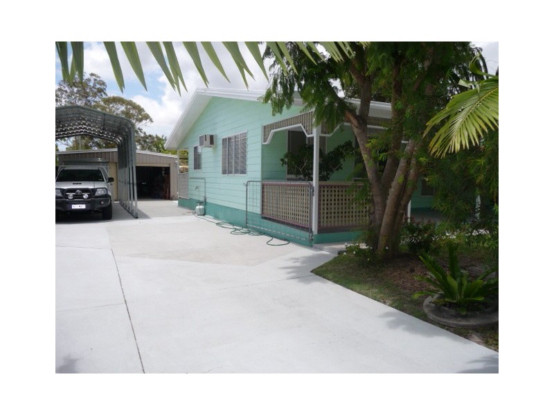 203 Gympie Rd, Tin Can Bay QLD 4580