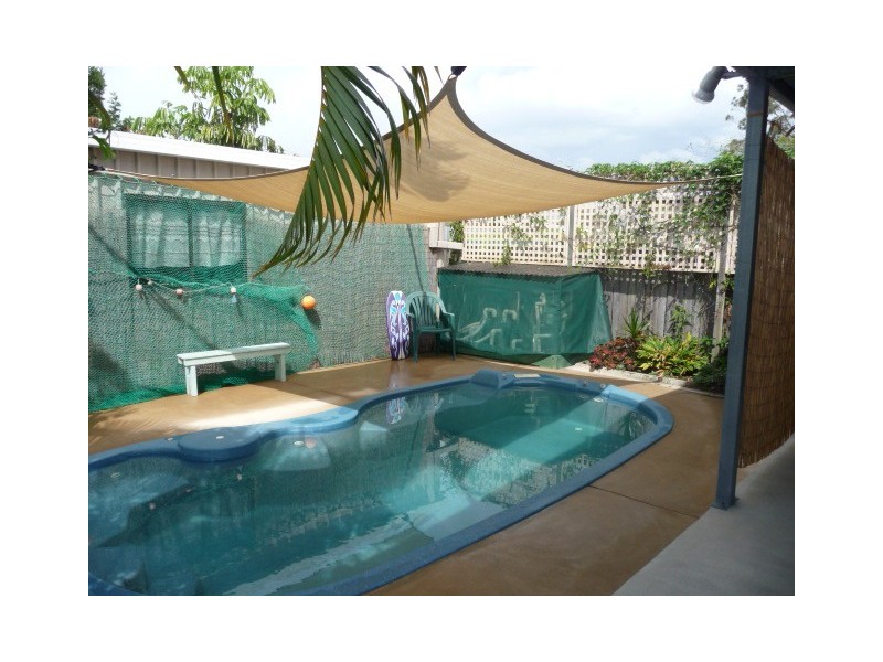 203 Gympie Rd, Tin Can Bay QLD 4580
