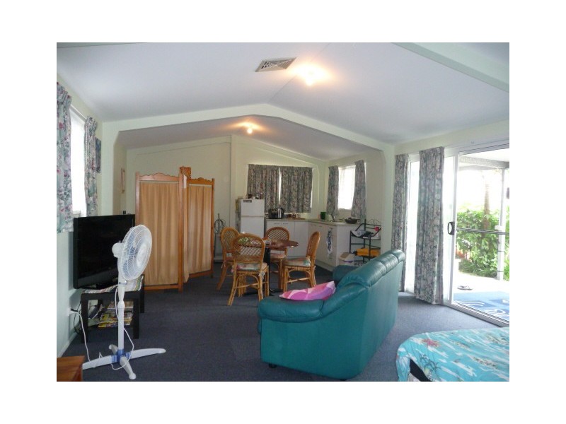 203 Gympie Rd, Tin Can Bay QLD 4580