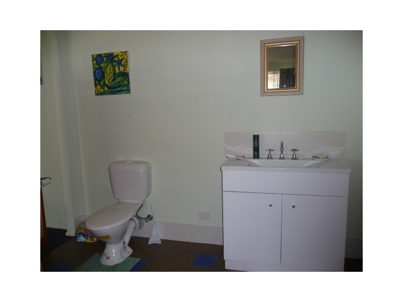 203 Gympie Rd, Tin Can Bay QLD 4580