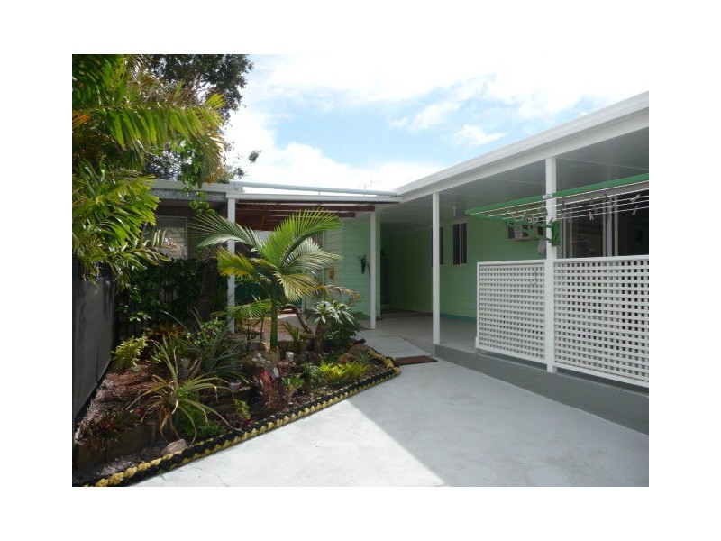 203 Gympie Rd, Tin Can Bay QLD 4580