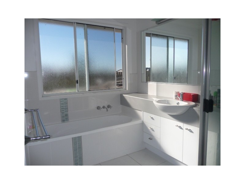 64  Fyshburn Dr, Cooloola Cove QLD 4580