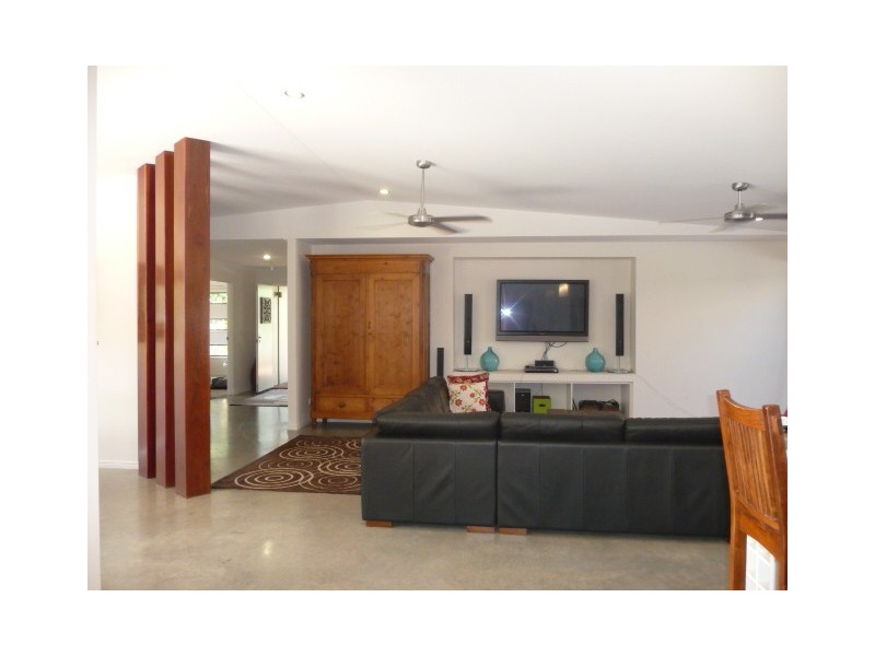 9 Acacia Street, Tin Can Bay QLD 4580