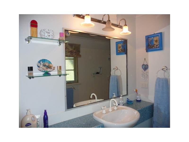 25  Discovery Dr, Cooloola Cove QLD 4580