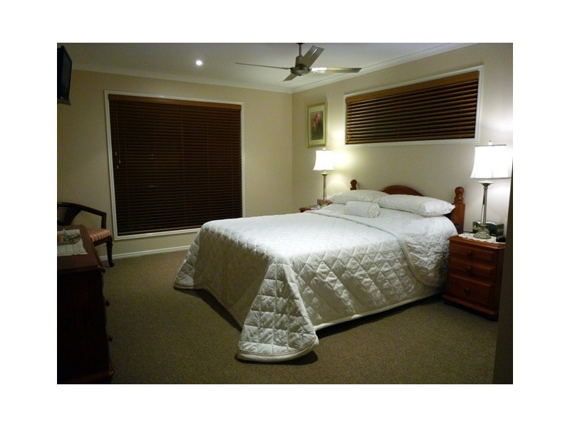 18 Banksia Ave, Tin Can Bay QLD 4580