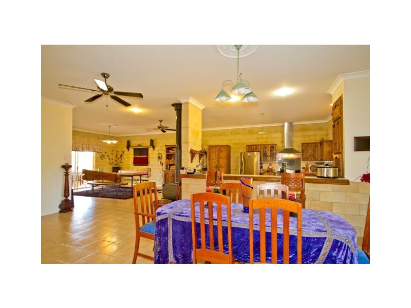 7 Iberia Ct, Cooloola Cove QLD 4580