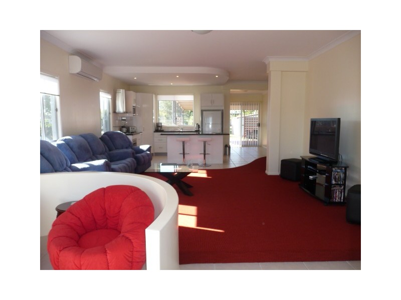 9 Whiting St, Tin Can Bay QLD 4580