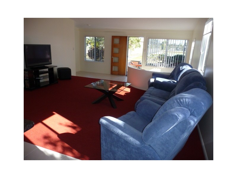 9 Whiting St, Tin Can Bay QLD 4580