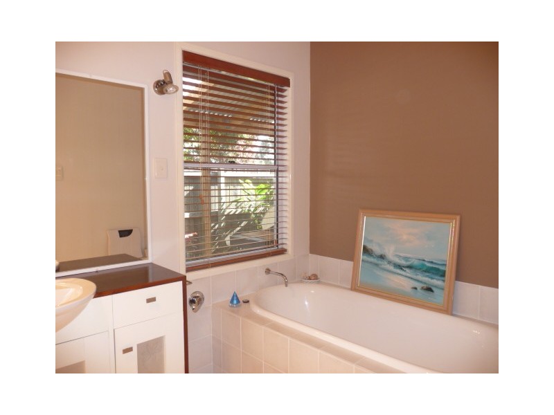 17 Batavia Court, Cooloola Cove QLD 4580