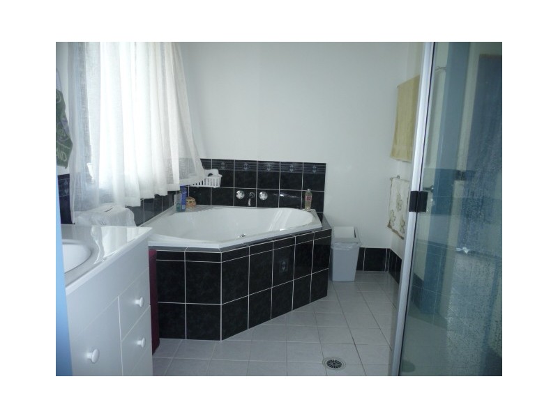 4 Isis Ct, Cooloola Cove QLD 4580
